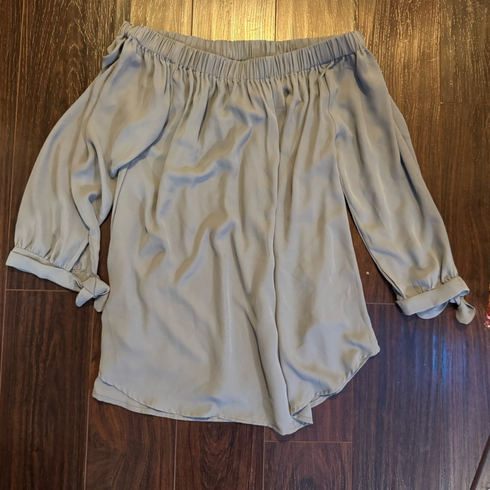 Wishlist Light Gray Off-Shoulder Blouse